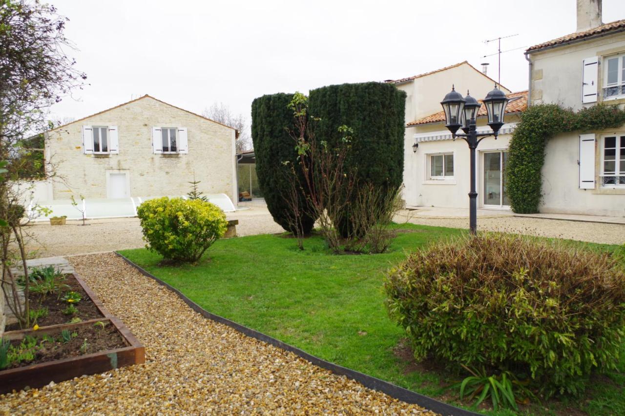 Les Lavandieres Bed & Breakfast Saint-Hilaire-la-Palud Exterior photo