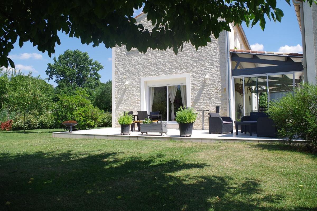 Les Lavandieres Bed & Breakfast Saint-Hilaire-la-Palud Exterior photo